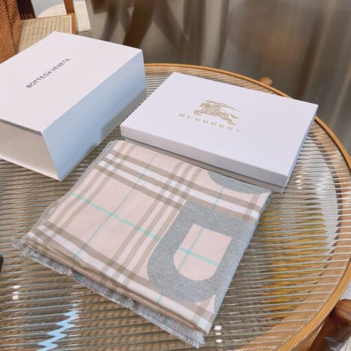 Khăn quàng cổ nữ burberry nữ