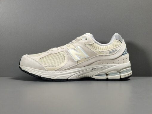 New Balance 2002R (1)