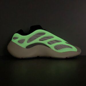 YEEZY 700 V3 “AZAEL” (3)