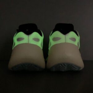YEEZY 700 V3 “AZAEL” (4)