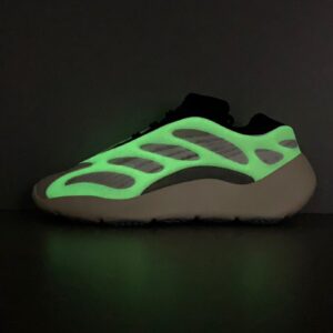YEEZY 700 V3 “AZAEL” (8)
