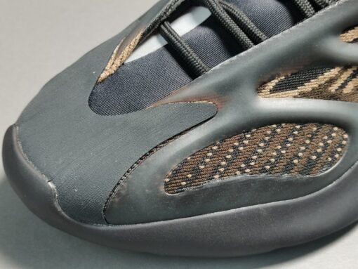 YEEZY 700 V3 “Clay Brown” (2)