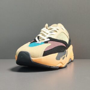 YEEZY BOOST 700＂Enflame Amber＂siêu đẹp