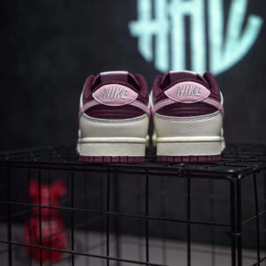 Mặt Lưng Giày Sneaker Nike Dunk Low Valentine's Day DR9705 100