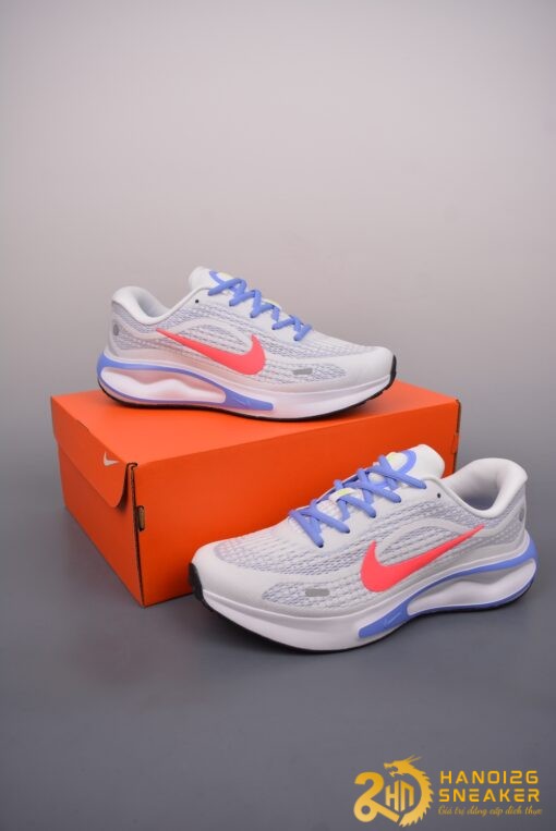 Giày Nike Journey Run White Royal Pulse Volt Hot Punch